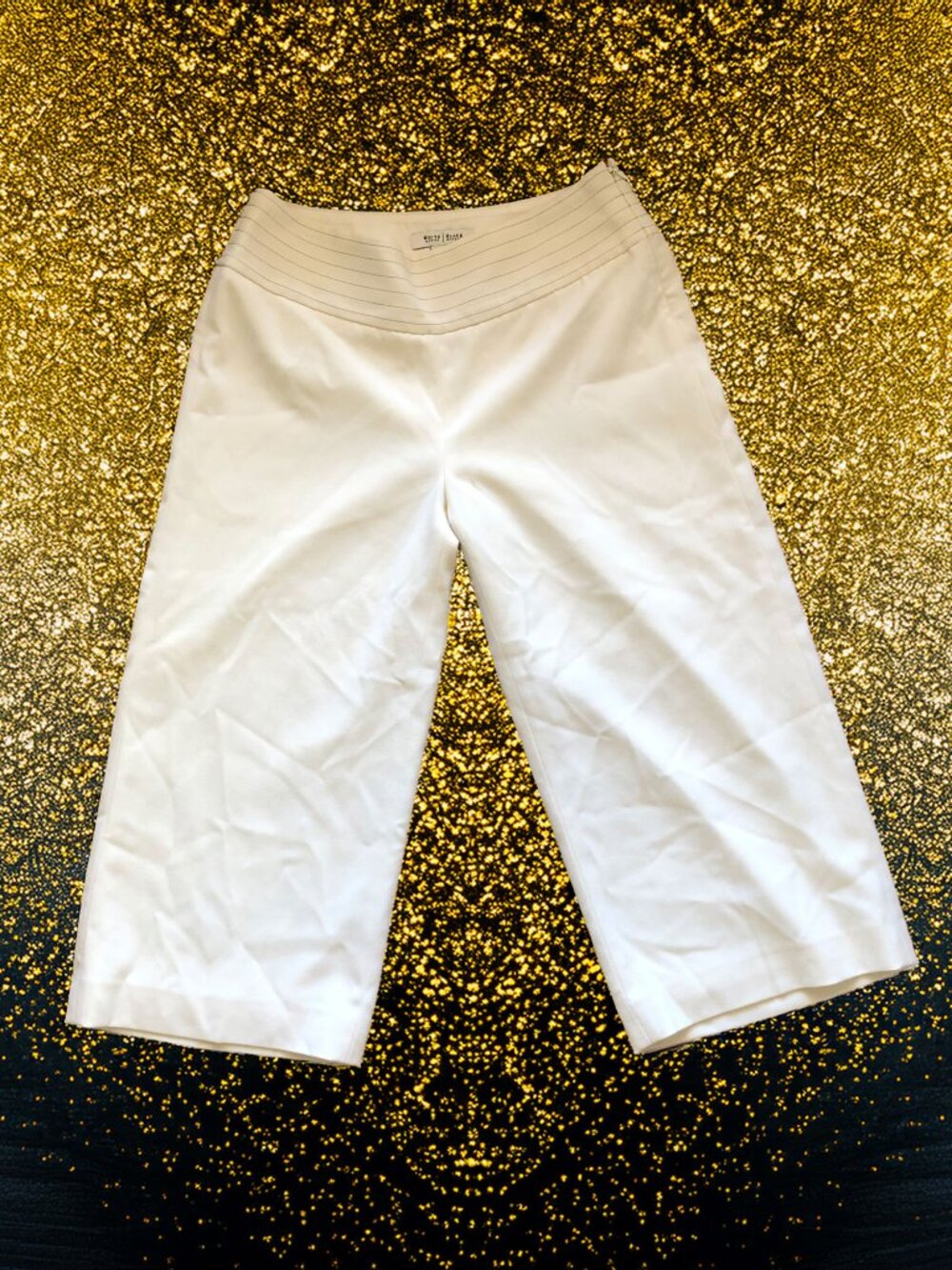 White House Black Market Woman White Y2K Capri Size 6